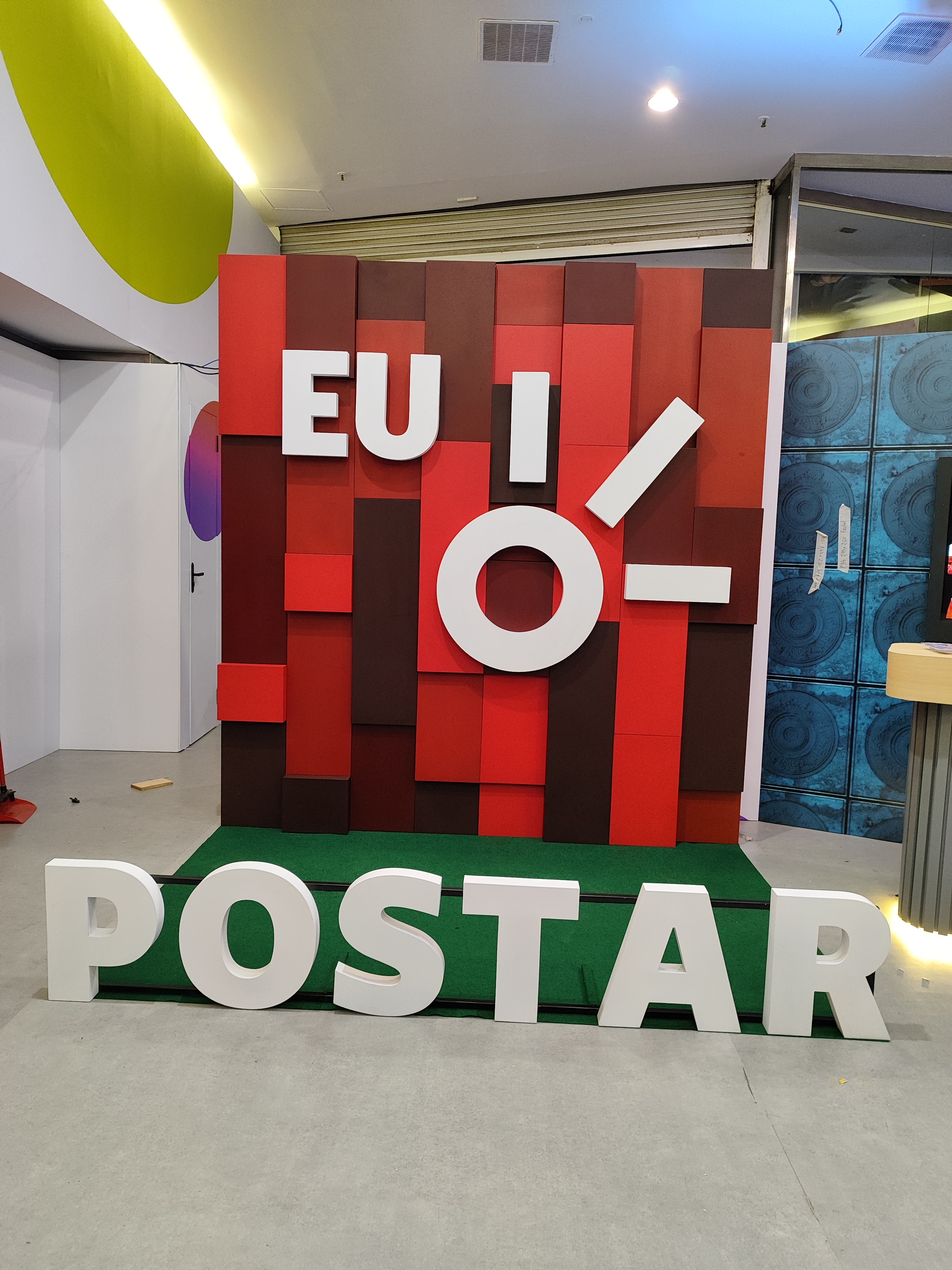 EU I/O POSTAR - Instalação 3D interativa