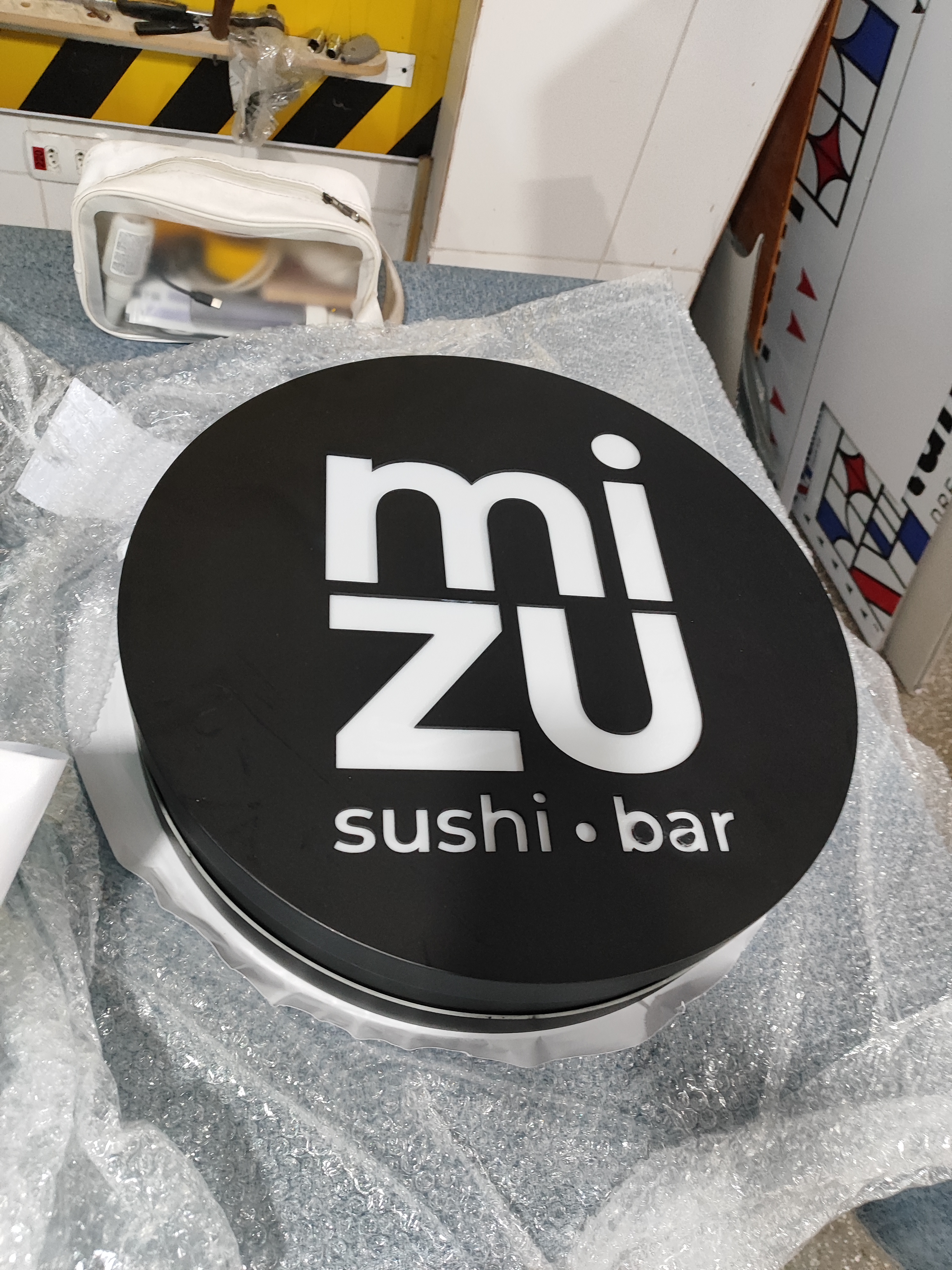 Mizu Sushi Bar - Luminoso circular