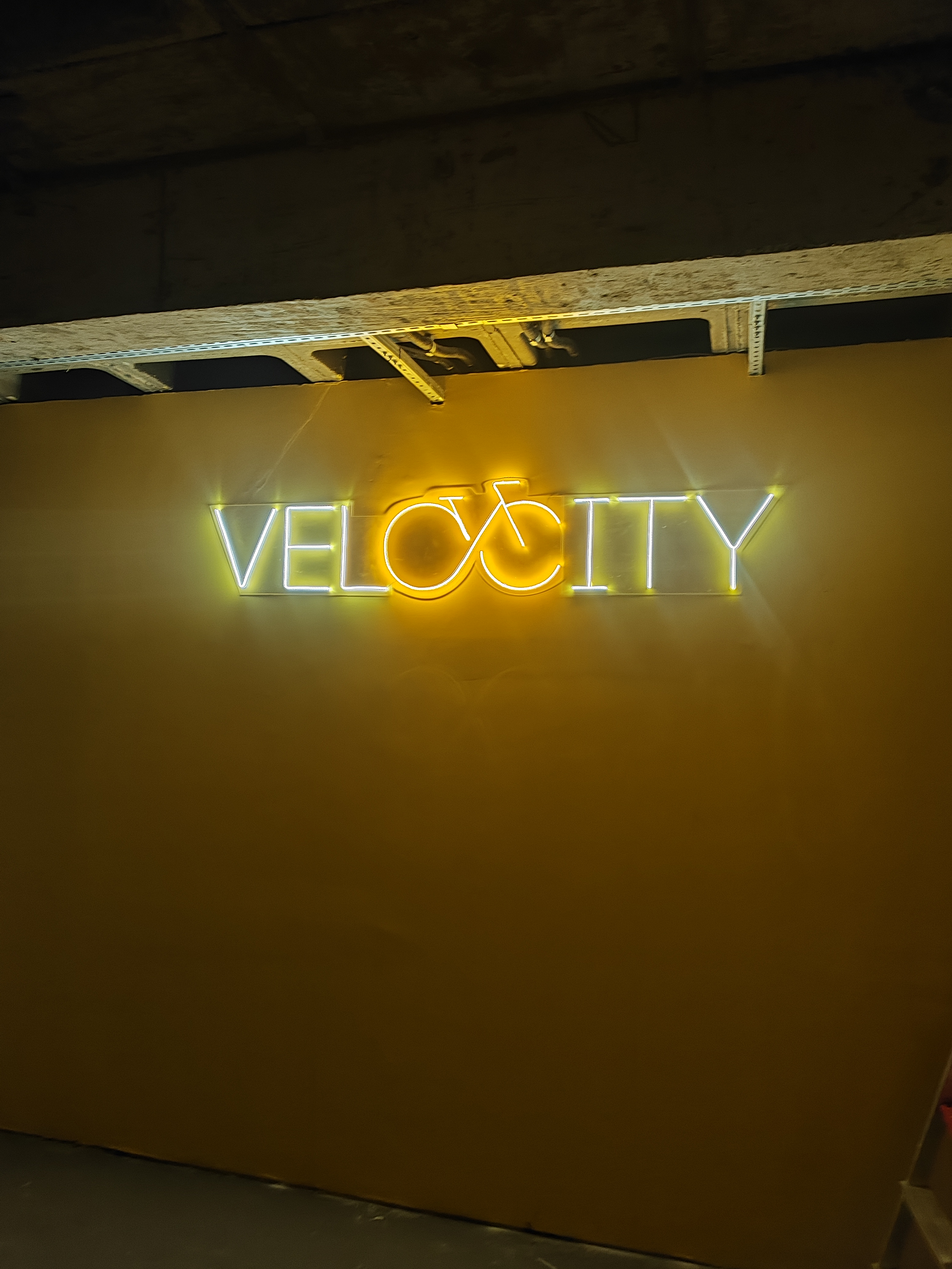 Velocity - Neon amarelo
